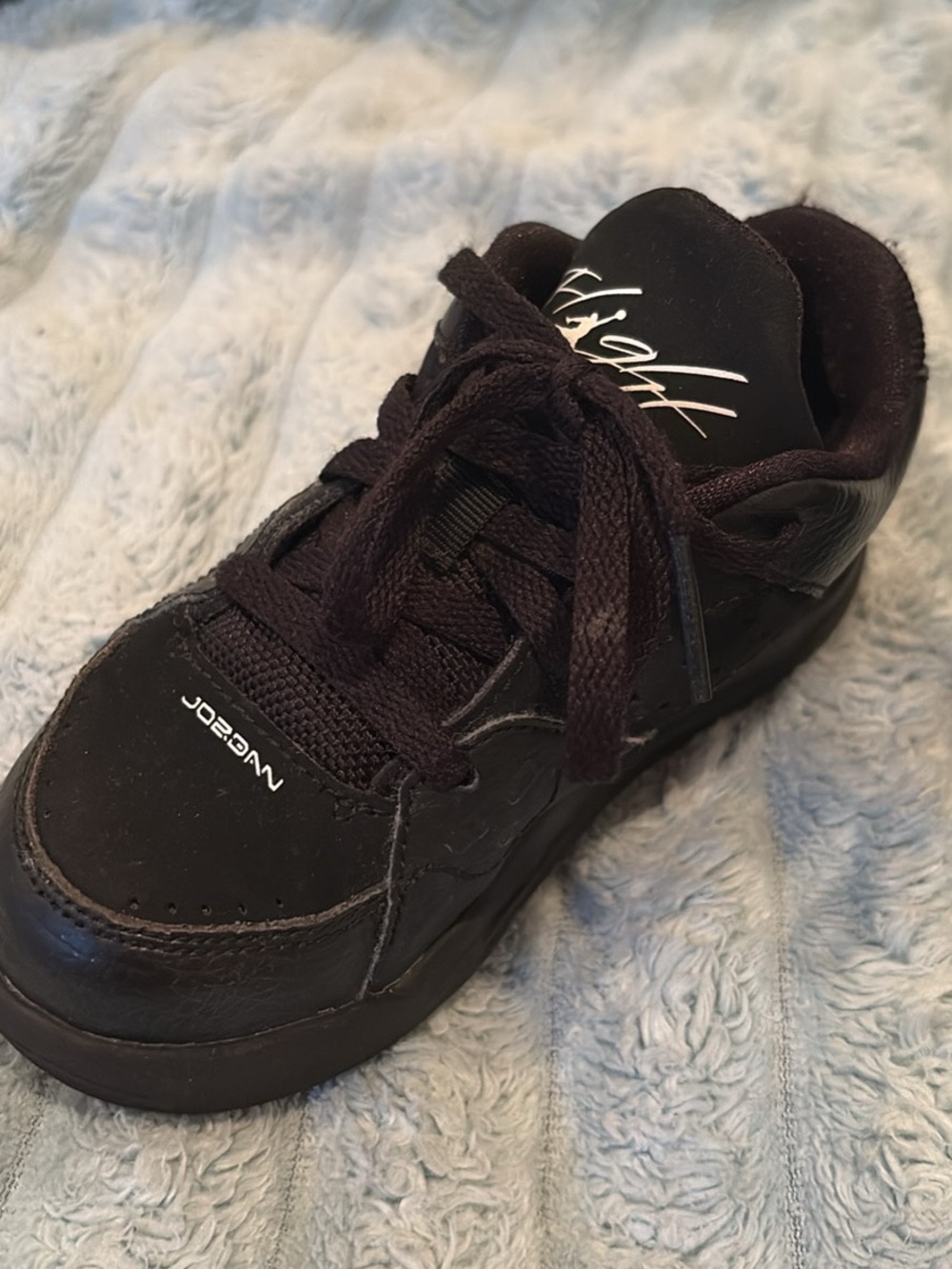Jordan Black Low-Top Sneakers, for very young children or just small feet - Picture 2 of 10